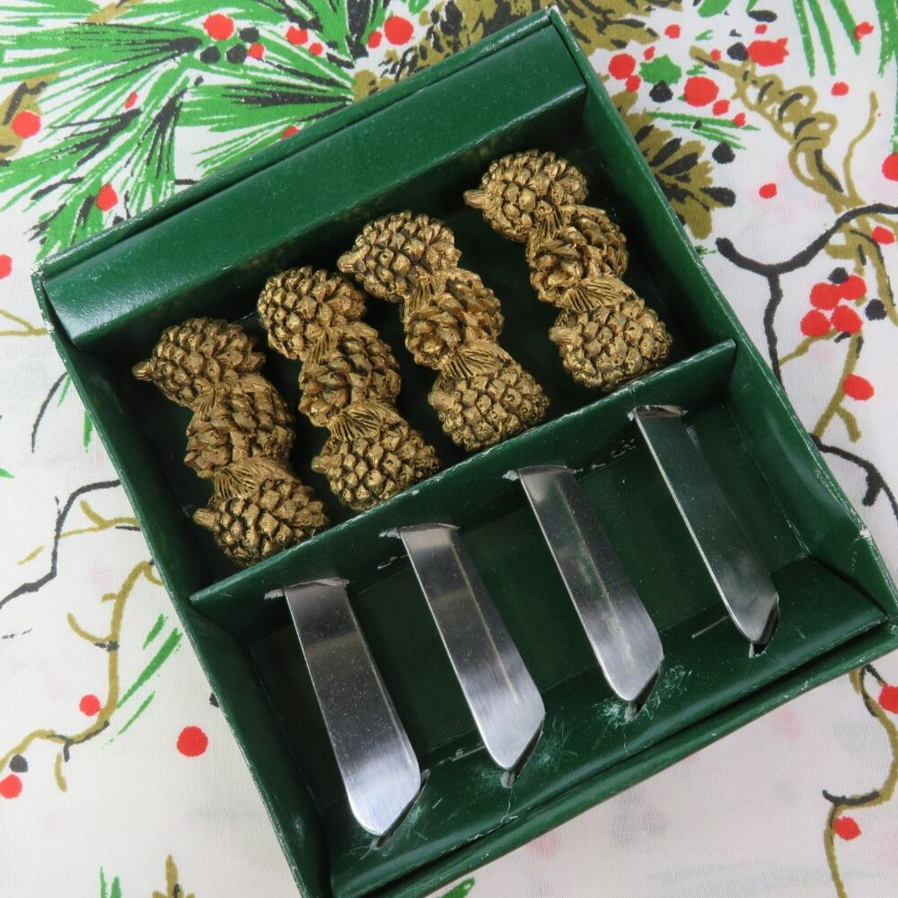Christmas Spreaders Set of 4 Pine Cone Cheese Knives Holiday Cabin Rustic VTG